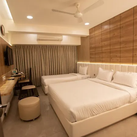 Naaz Executive Hotel 3*