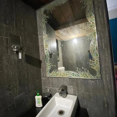 Khar West 3rk For 6ppl Near The Station Apartment *