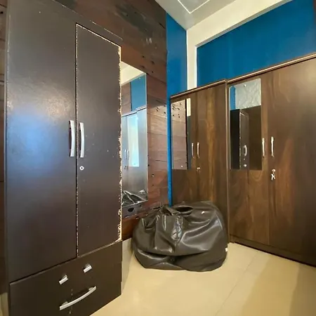 Apartment Khar West 3rk For 6ppl Near The Station Mumbai