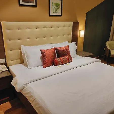 The Caliph Hotel, Near Powai 3*