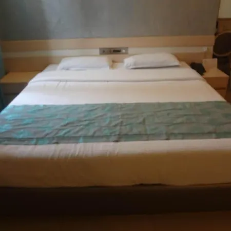 Diplomat, Colaba Hotel