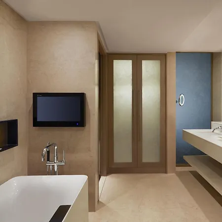 Hotel Taj Santacruz 5*