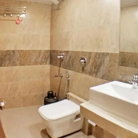 Emerald Near T2 International Airport Hotel Mumbai