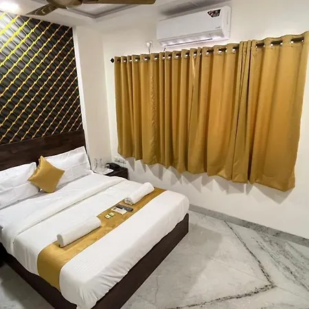 Hotel Plaza - Prabhadevi Dadar 3*
