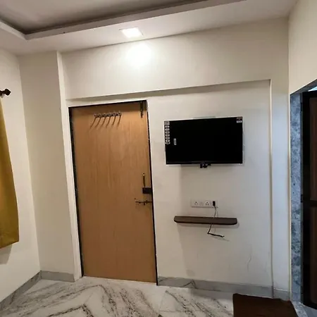 Hotel Plaza - Prabhadevi Dadar 3*
