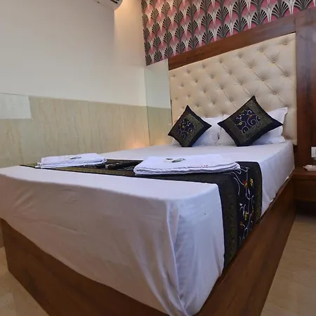 Dream Palace Residency - Near To Us Embassy Bkc Bed & Breakfast