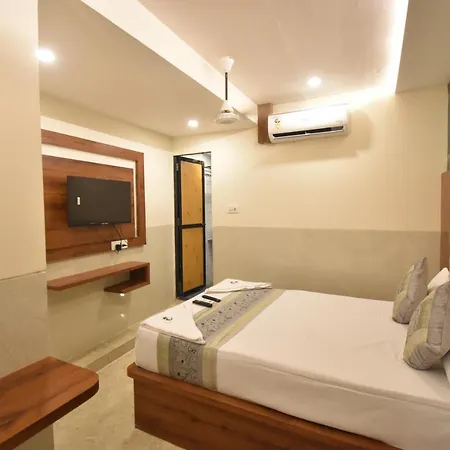 Dream Palace Residency - Near To Us Embassy Bkc Bed & Breakfast