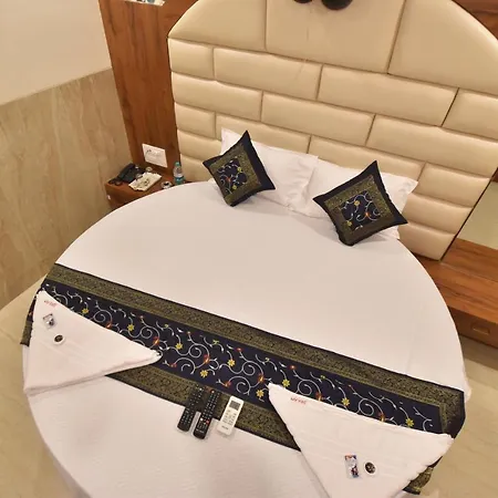 Dream Palace Residency - Near To Us Embassy Bkc 2*