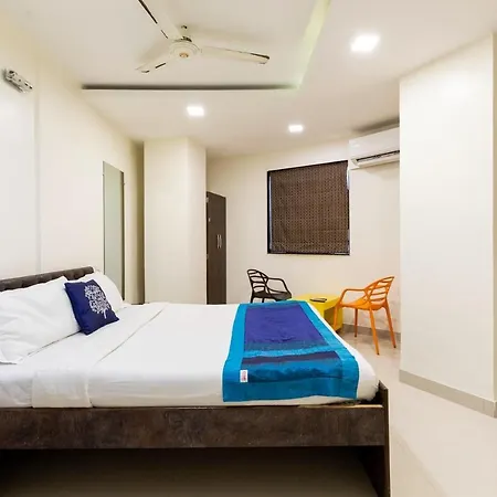 Hotel Girgaon Palace Near Chowpatty