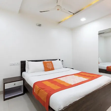 Girgaon Palace Near Chowpatty 3*