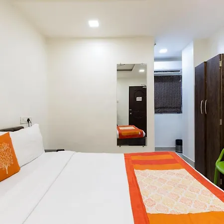 Girgaon Palace Near Chowpatty Hotel 3*