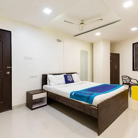 Hotel Girgaon Palace Near Chowpatty 3*
