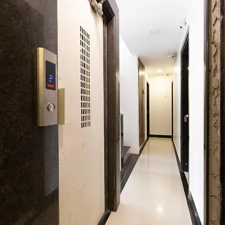 Girgaon Palace Near Chowpatty 3*