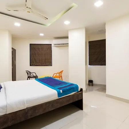 Girgaon Palace Near Chowpatty Hotel 3*