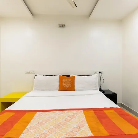 Hotel Girgaon Palace Near Chowpatty