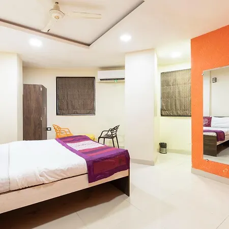 Girgaon Palace Near Chowpatty 3*