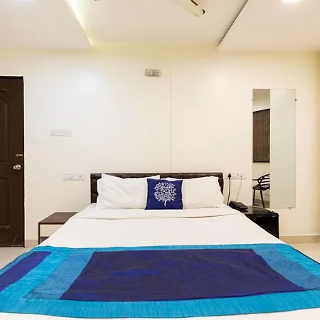 Girgaon Palace Near Chowpatty Hotel 3*