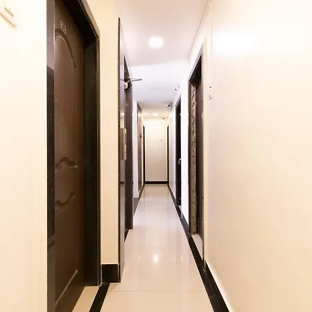 Girgaon Palace Near Chowpatty 3* Mumbai