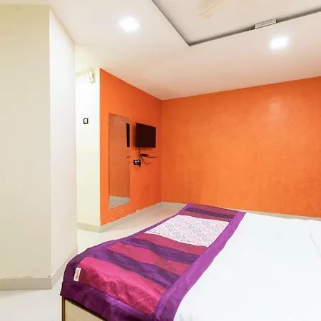 Hotel Girgaon Palace Near Chowpatty