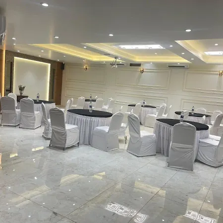 Hotel Golden Tulipz 3*