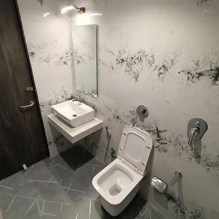 Classio Andheri - Near Dn Nagar Metro Station 3*
