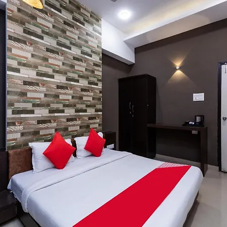 Oyo Flagship 80644 Noble Palace 3*