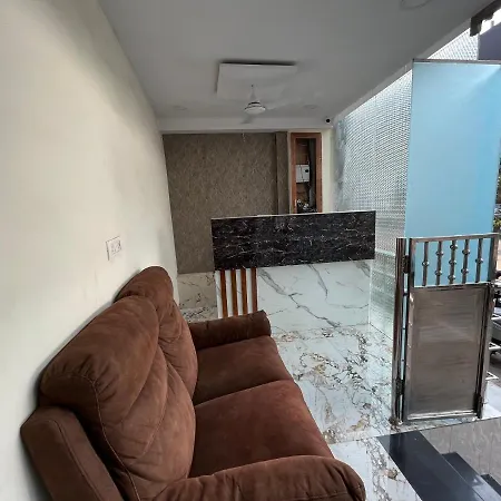Delmond Prime- Near Nesco Hotel
