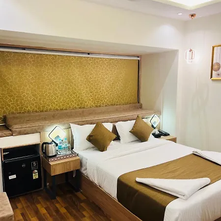Larmont Luxury Hotel 3*