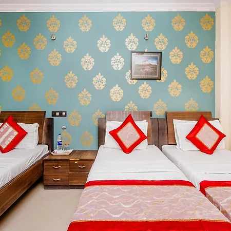 Hotel Felix Residency - Near Airport Road 3*