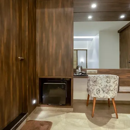Treebo Premium Savera 4*