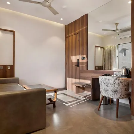Treebo Premium Savera 4* Mumbai