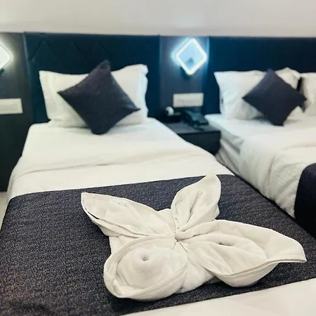 Larmont Luxury 3* Mumbai