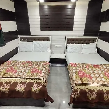 Oyo Flagship 80644 Noble Palace Hotel 3*