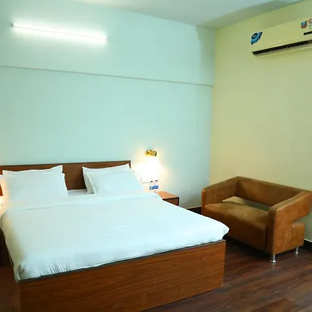 Hotel Country & By Turtle - Airport 3*
