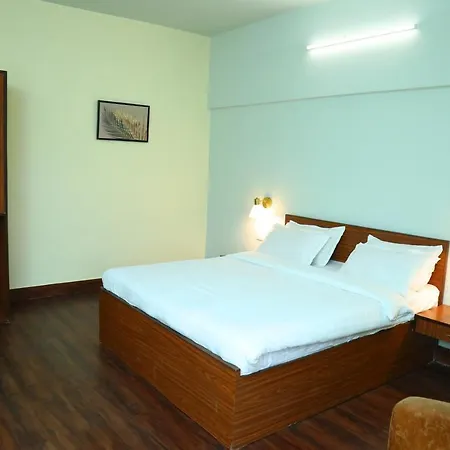Country & By Turtle - Airport Hotel 3*