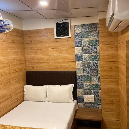 Hotel Nityanand 2*