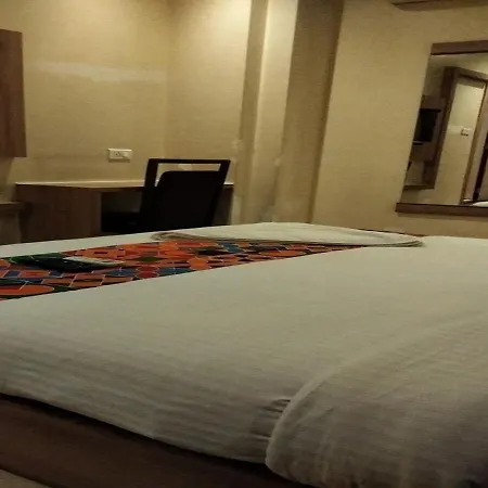 Bed & Breakfast Lotus Grand Asalpha Mumbai