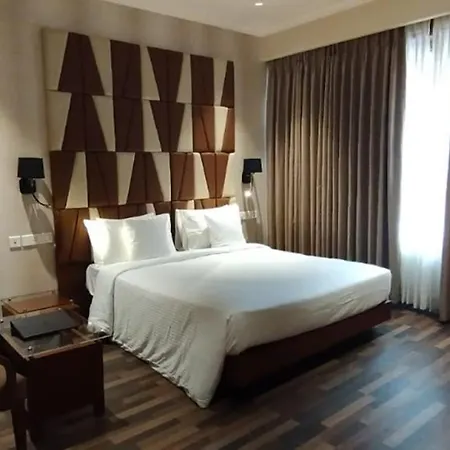 Adiva Residency Beacon, Grant Road, Hotel 3*