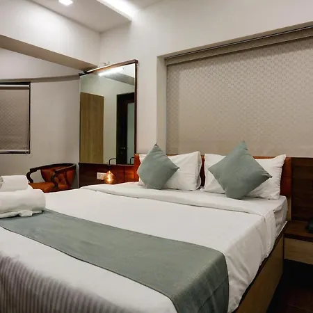 Hotel Ozone Colaba 3*