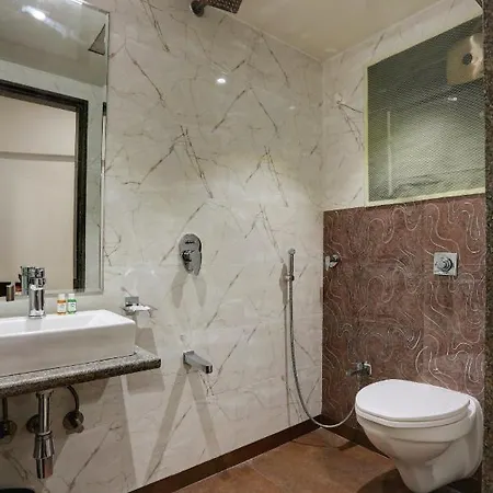 Ozone Colaba 3*