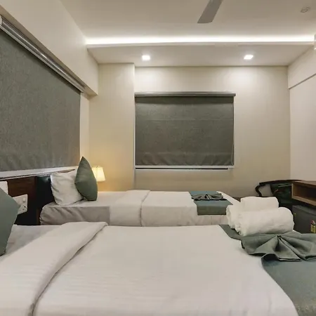 Hotel Ozone Colaba 3*