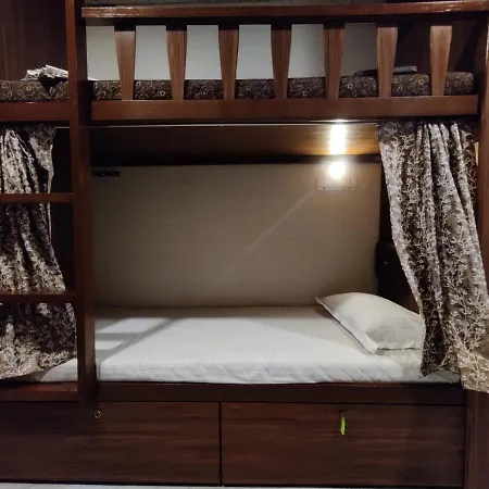 Dormitory Inn Hotel *