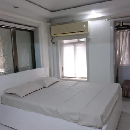 Apartment Luxurious 3bhk Bandra Mumbai