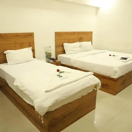 Hotel Shiv Leela Grand 2*
