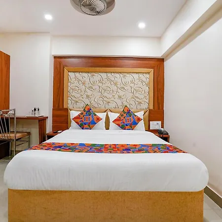 Fabexpress Alive - Nr Juhu Hotel