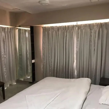 Ocean View Luxury Designer Apartment *