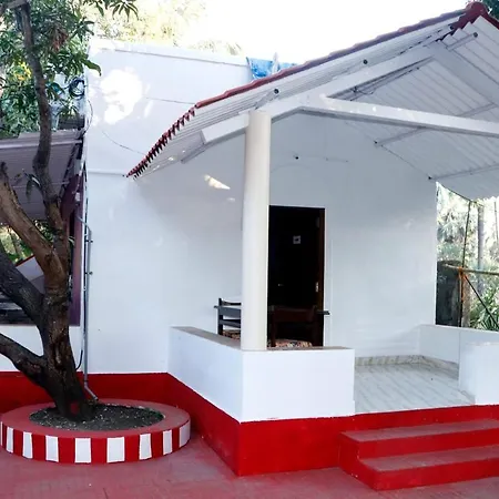 Hotel White Manori Malad West 2*