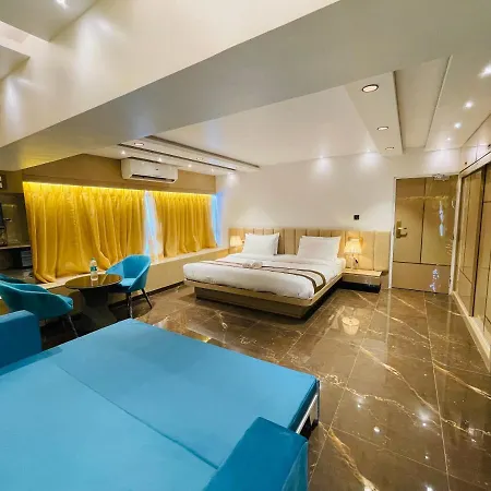 Home2 Renaissance Club Hotel Mumbai