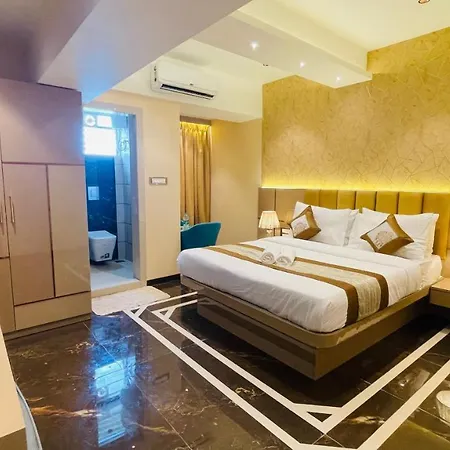 Home2 Renaissance Club Hotel