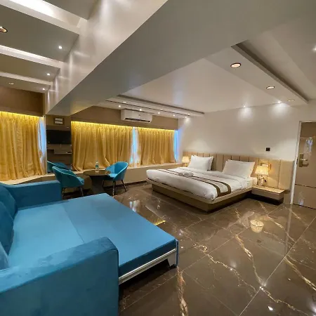 Home2 Renaissance Club Hotel Mumbai